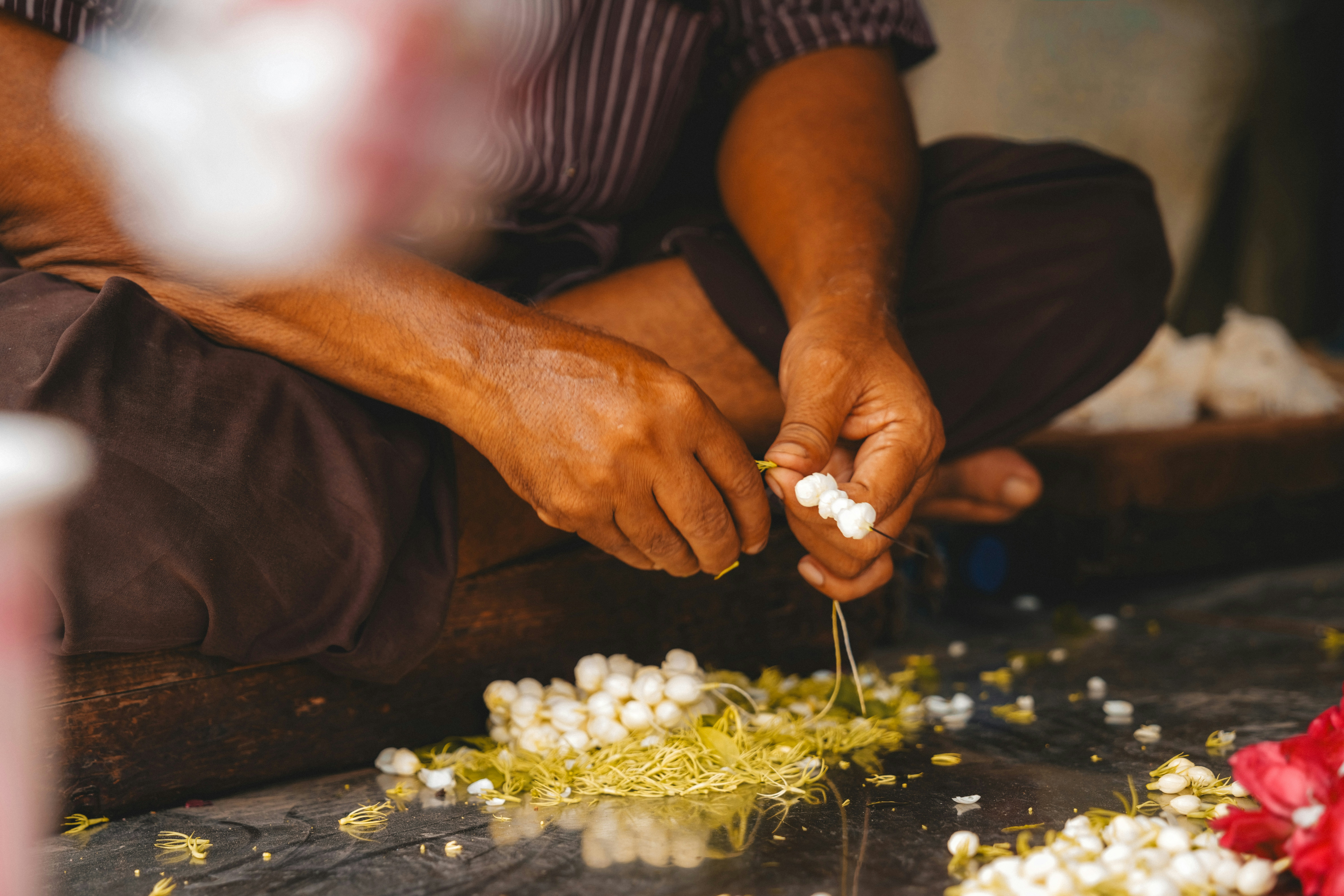 tahamie-farooqui-hands-close-up